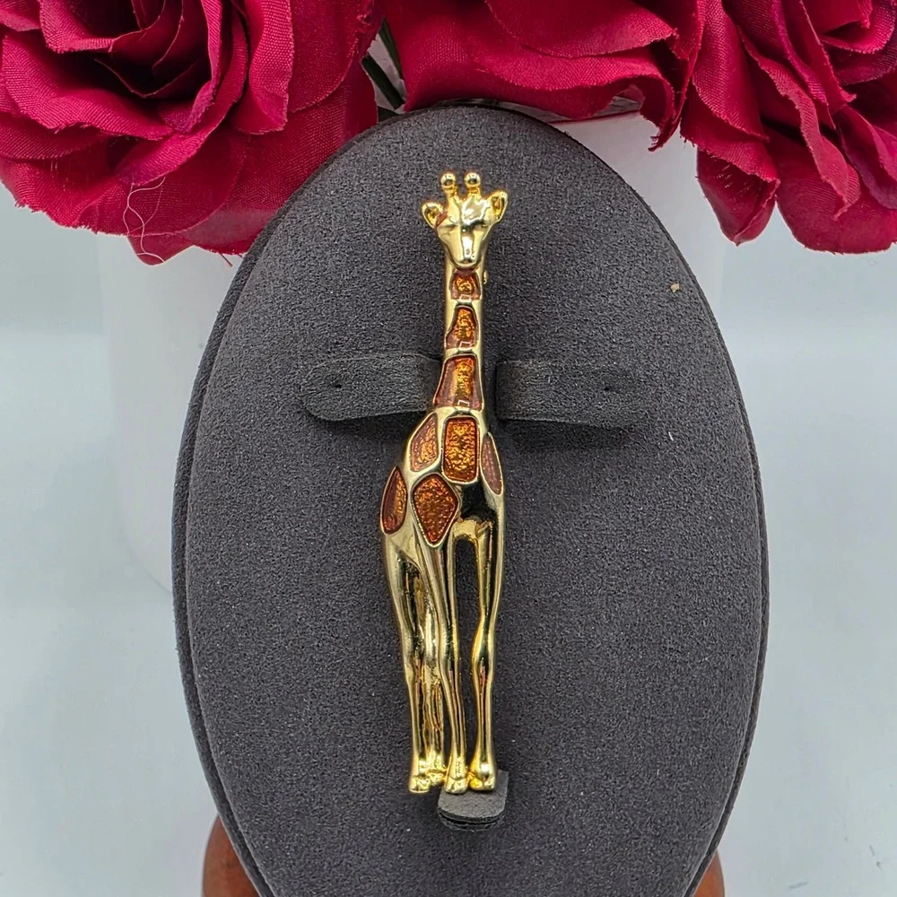 Liz Claiborne Gold Tone Giraffe‎ Brooch Amber Enamel Animal Pin LC Signed Safari